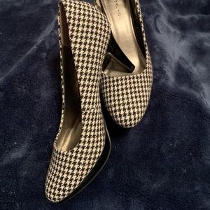 Bandolino Houndstooth Pumps 10